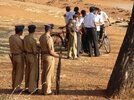 Policiers et lycéens sur le Round de Thrissur